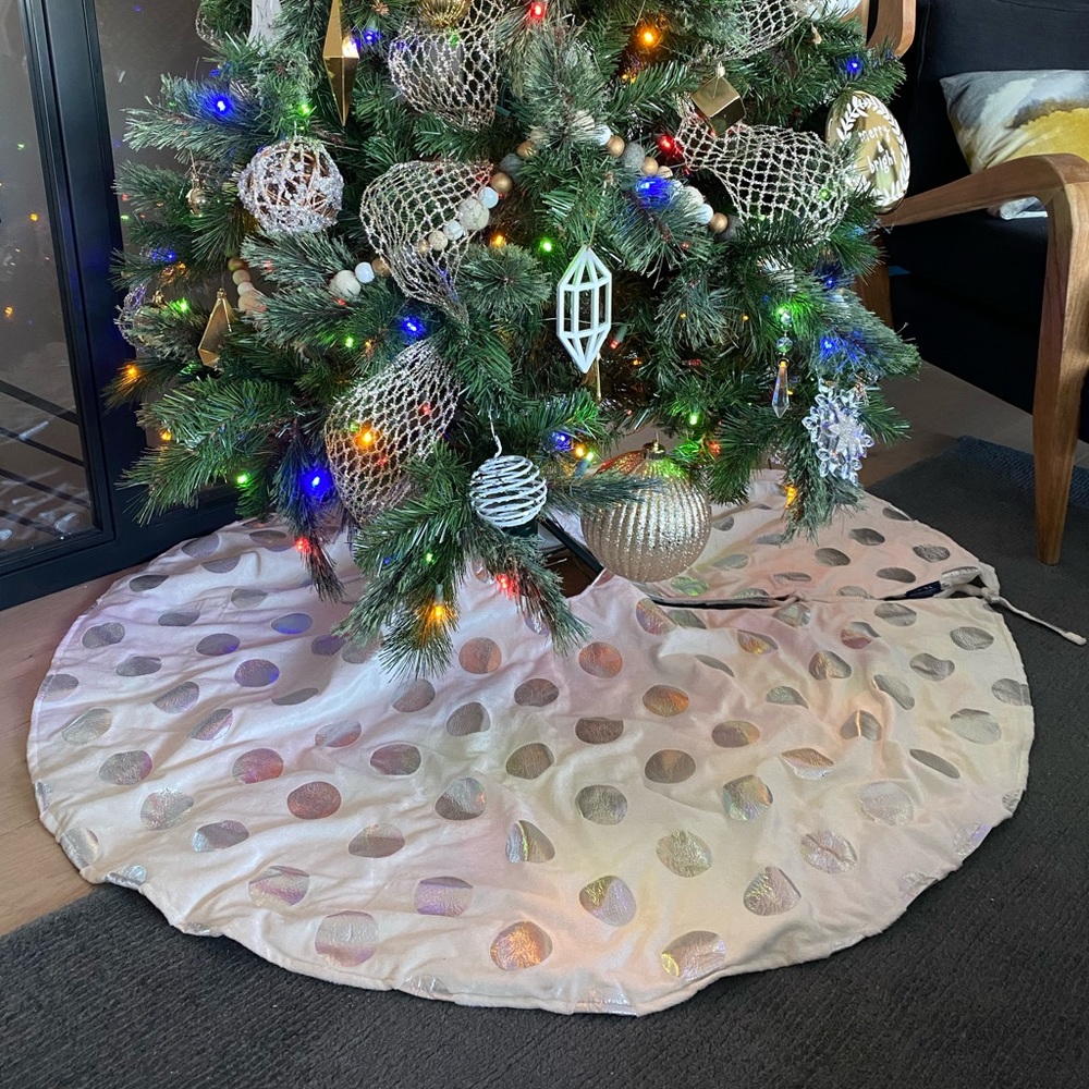 Berkshire Blanket Christmas Tree Skirt in White and Silver Polka Dots
